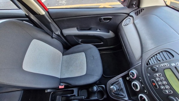 Used Hyundai i10 2010 for sale - 76185654: Photo 38