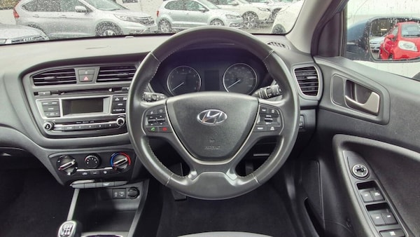 Used Hyundai i20 2018 for sale - 76256102: Photo 30