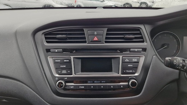 Used Hyundai i20 2018 for sale - 76256102: Photo 37