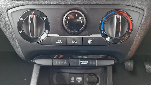 Used Hyundai i20 2018 for sale - 76256102: Photo 39