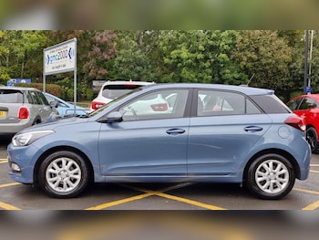 Used Hyundai i20 2018 for sale - 76256102: Photo 3