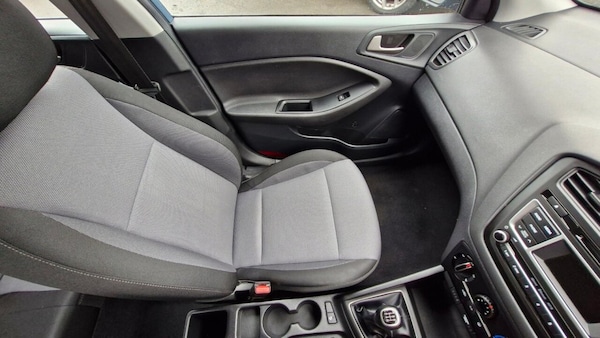 Used Hyundai i20 2018 for sale - 76256102: Photo 45