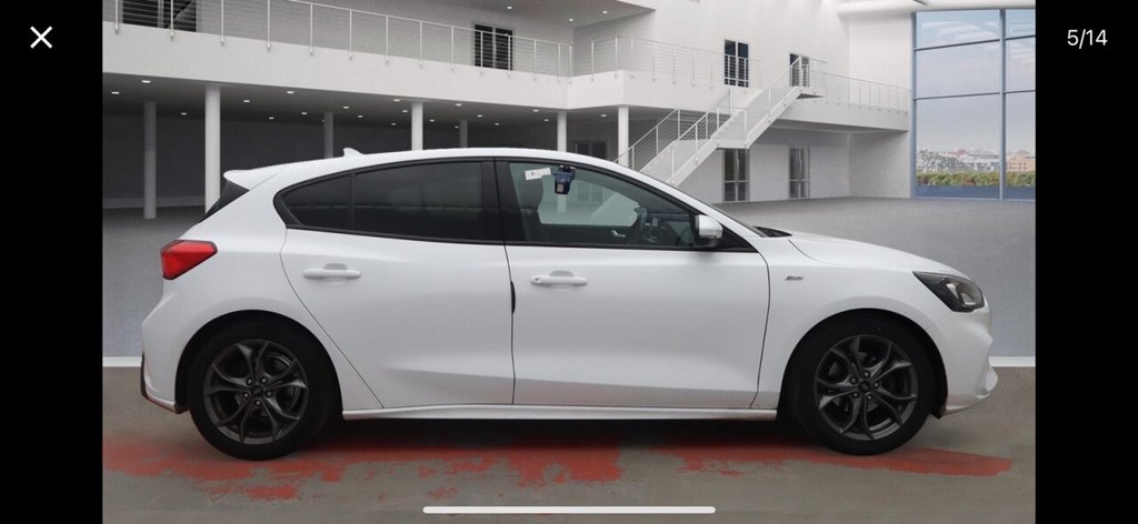 Used Ford Focus 2018 for sale - 76434410: Photo 3