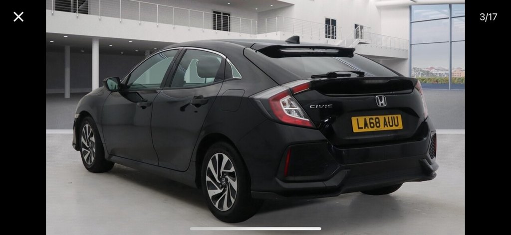 Used Honda Civic 2018 for sale - 76724780: Photo 3