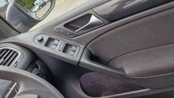Used Volkswagen Golf 2010 for sale - 76291491: Photo 44