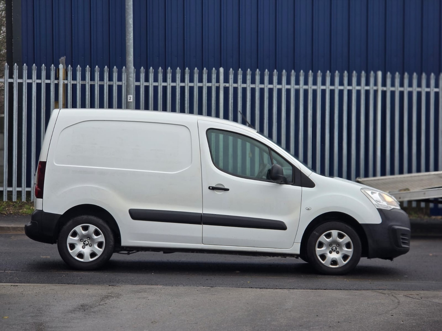 Used Peugeot Partner 2017 for sale - 77501932: Photo 23