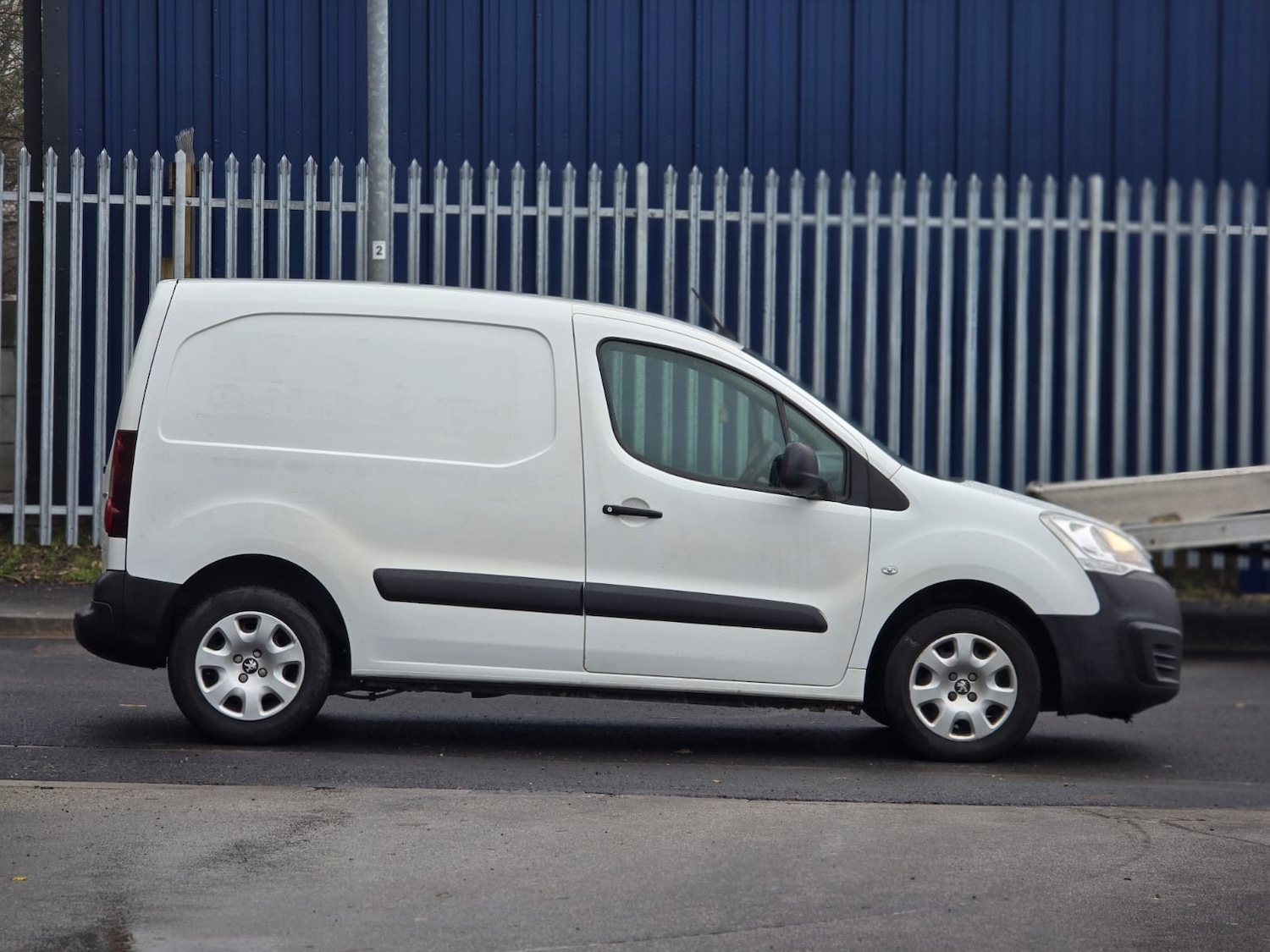 Used Peugeot Partner 2017 for sale - 77501932: Photo 4