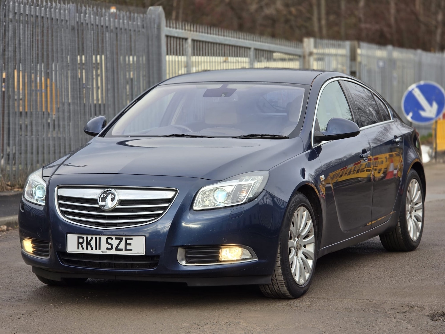 Used Vauxhall Insignia 2011 for sale - 76940505: Photo 2