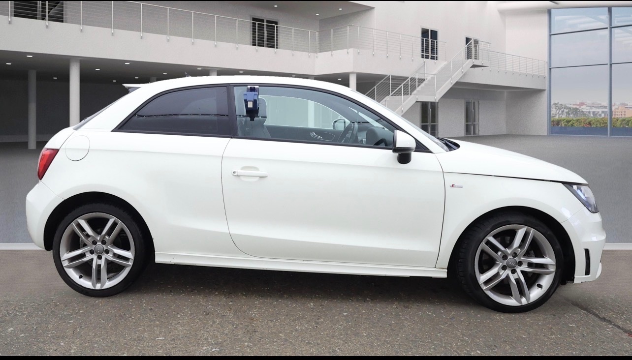 Used Audi A1 2010 for sale - 77125082: Photo 3