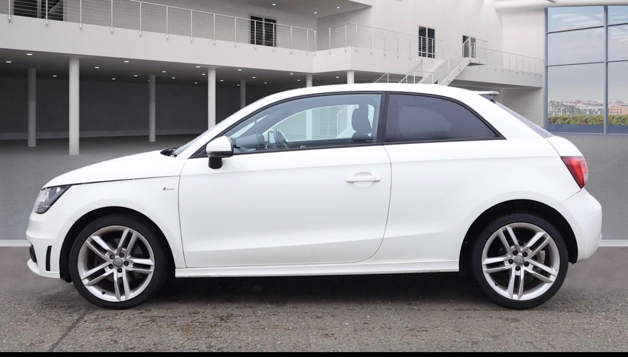 Used Audi A1 2010 for sale - 77125082: Photo 4