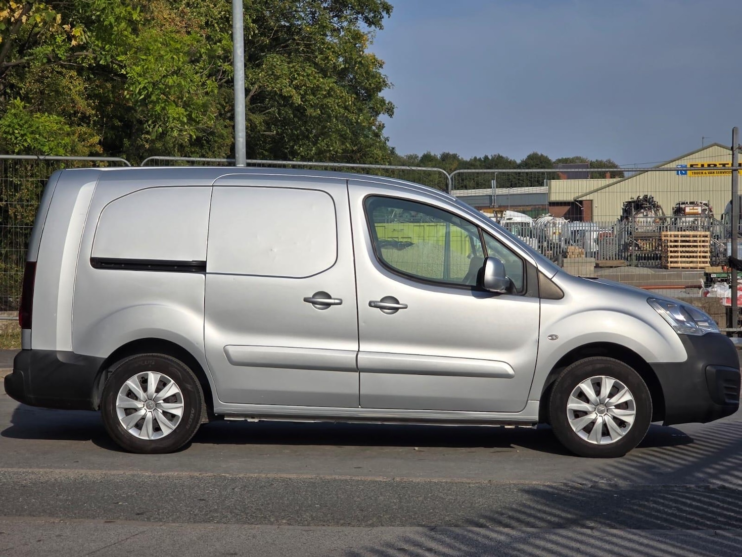 Used Peugeot Partner 2018 for sale - 76370077: Photo 23