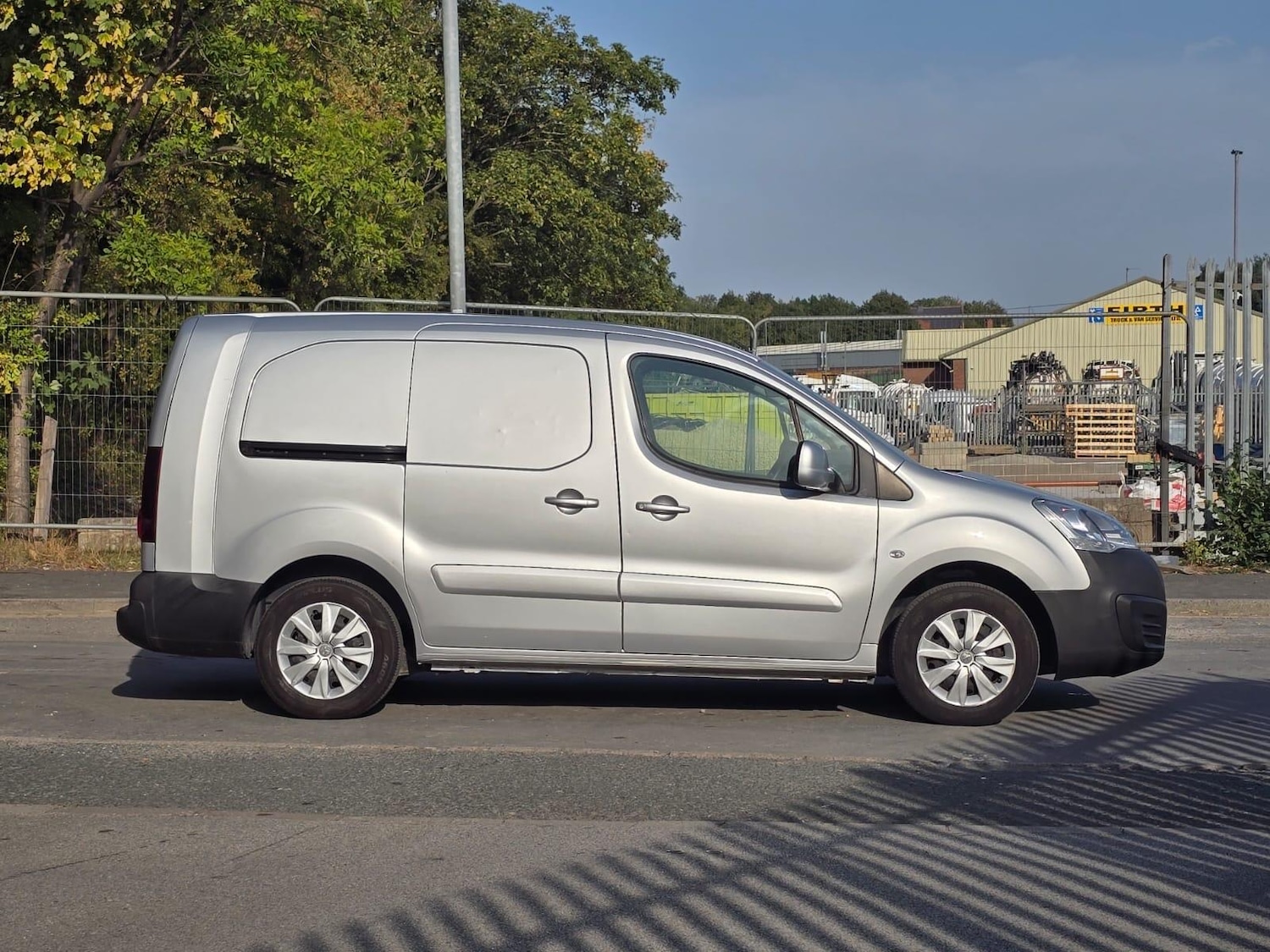 Used Peugeot Partner 2018 for sale - 76370077: Photo 24