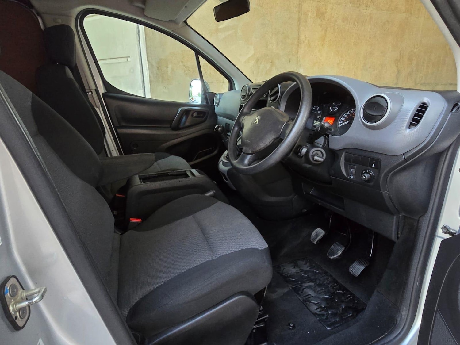 Used Peugeot Partner 2018 for sale - 76370077: Photo 30