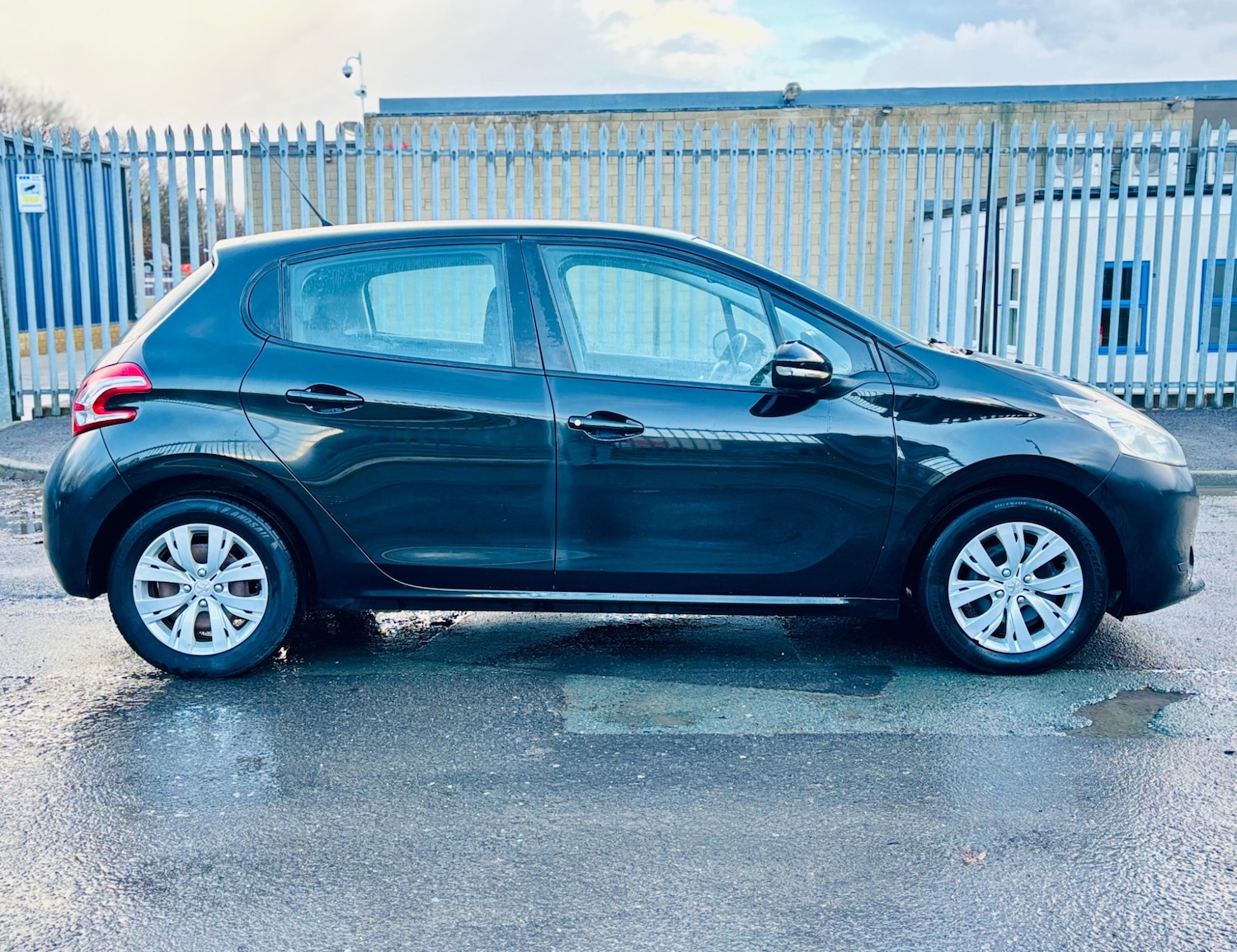 Used Peugeot 208 2014 for sale - 76794997: Photo 10