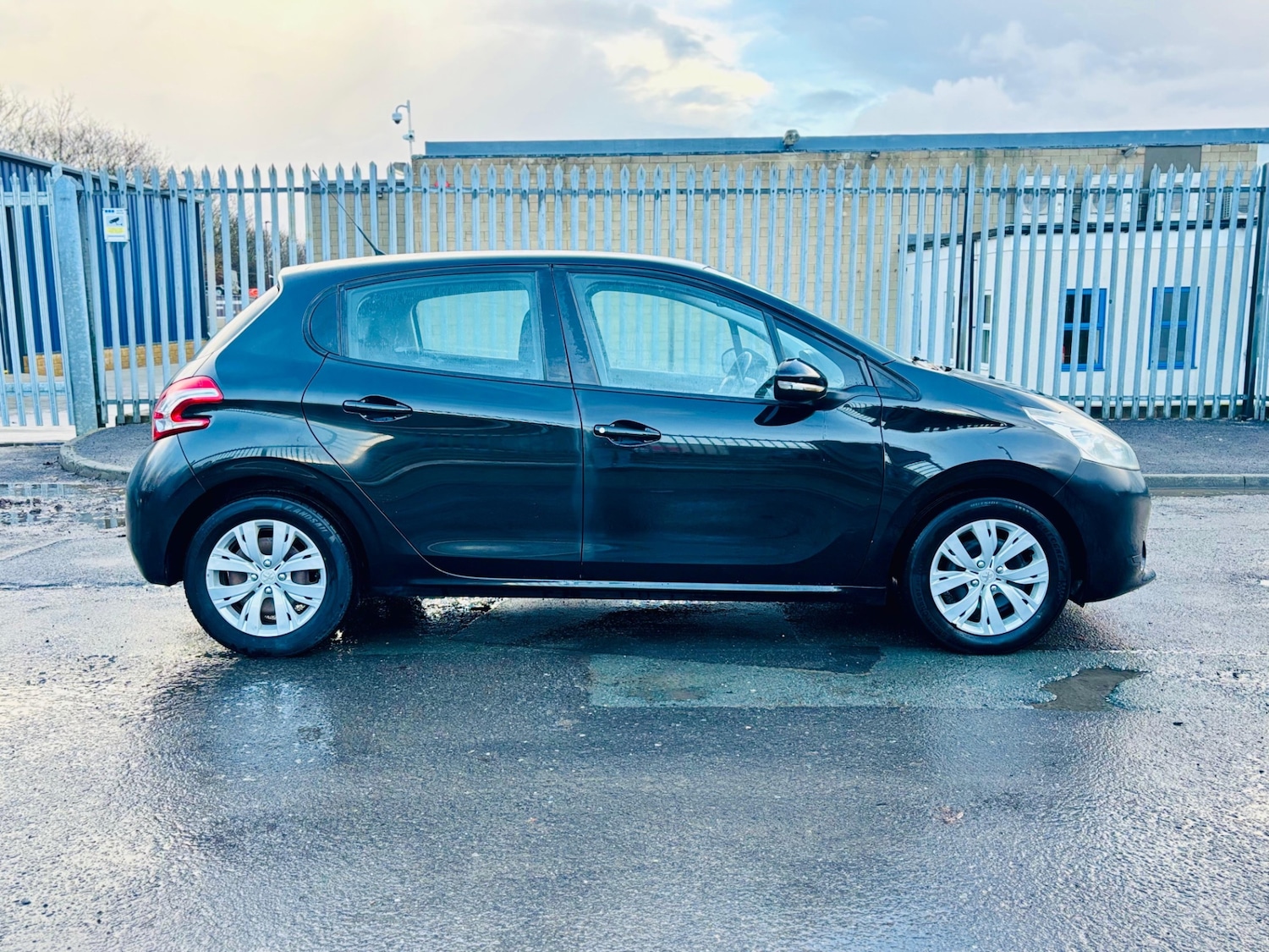 Used Peugeot 208 2014 for sale - 76794997: Photo 12
