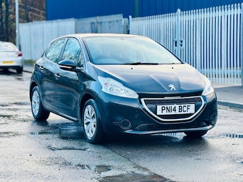 Peugeot - 208