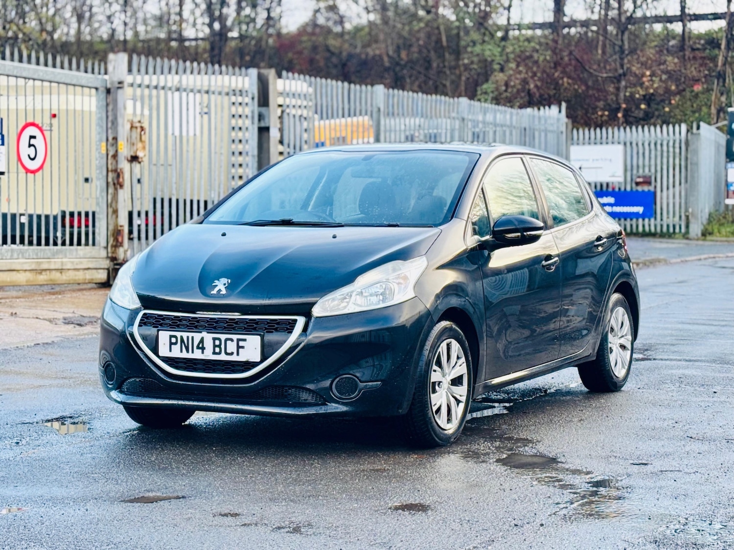Used Peugeot 208 2014 for sale - 76794997: Photo 2