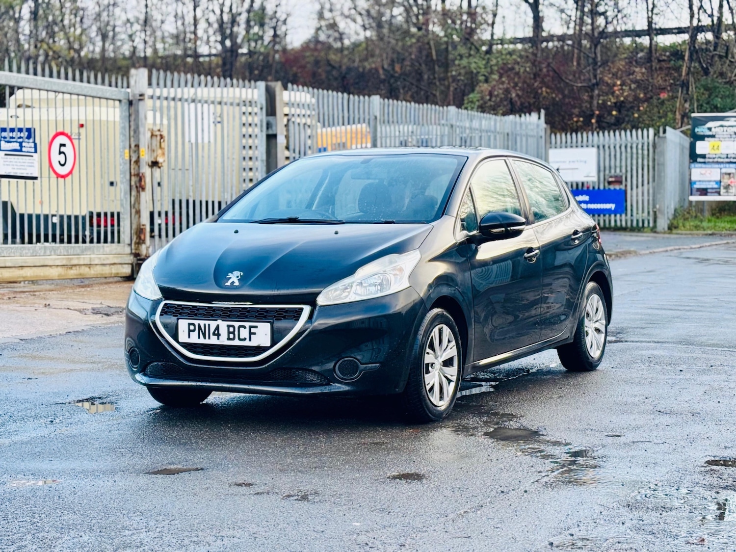 Used Peugeot 208 2014 for sale - 76794997: Photo 4