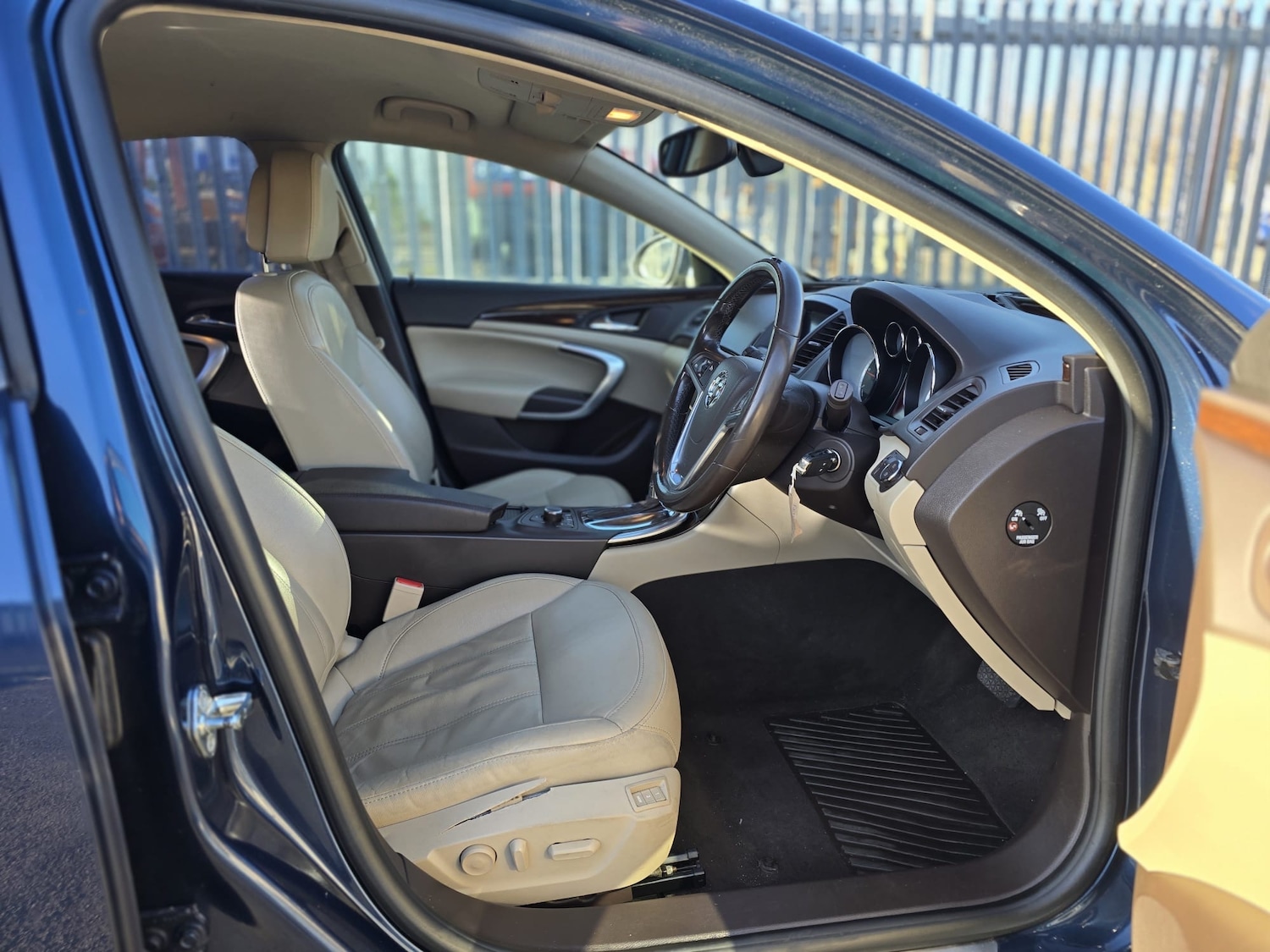 Used Vauxhall Insignia 2011 for sale - 77350457: Photo 31