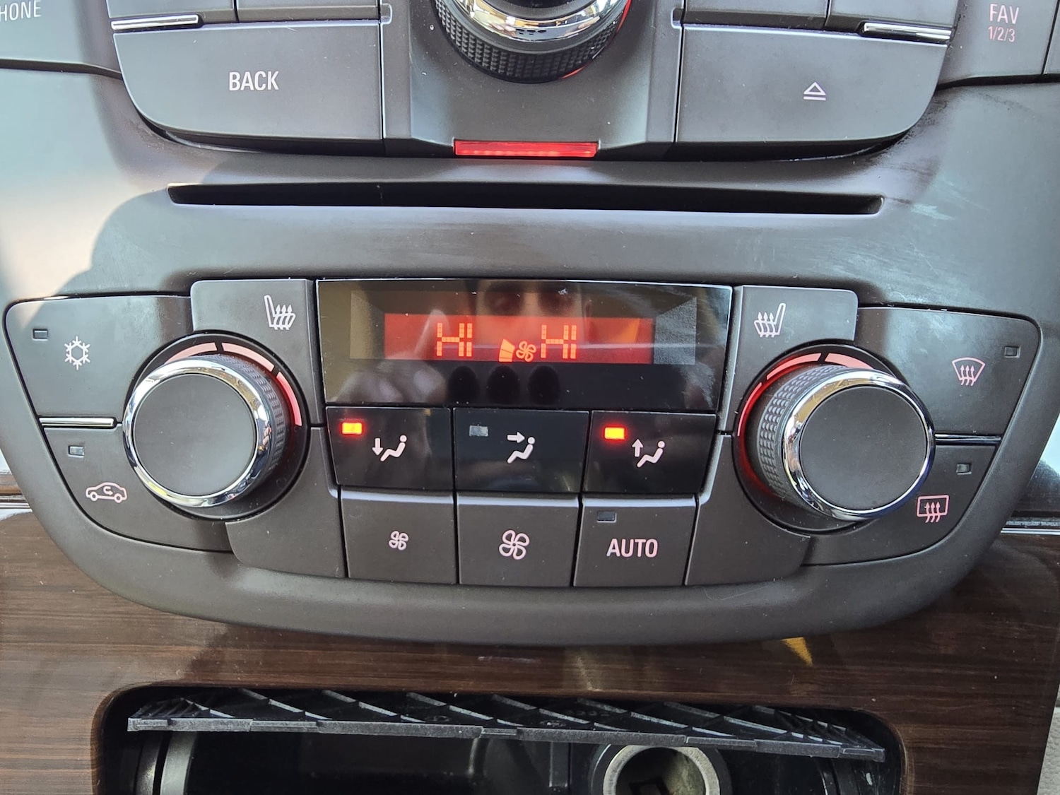 Used Vauxhall Insignia 2011 for sale - 77350457: Photo 32