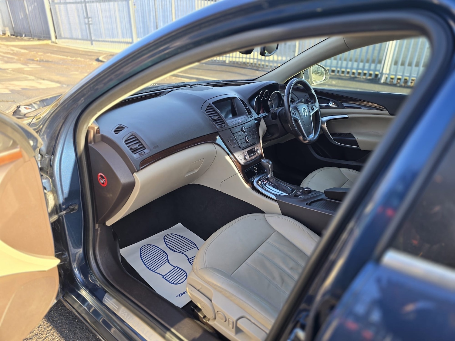 Used Vauxhall Insignia 2011 for sale - 77350457: Photo 5