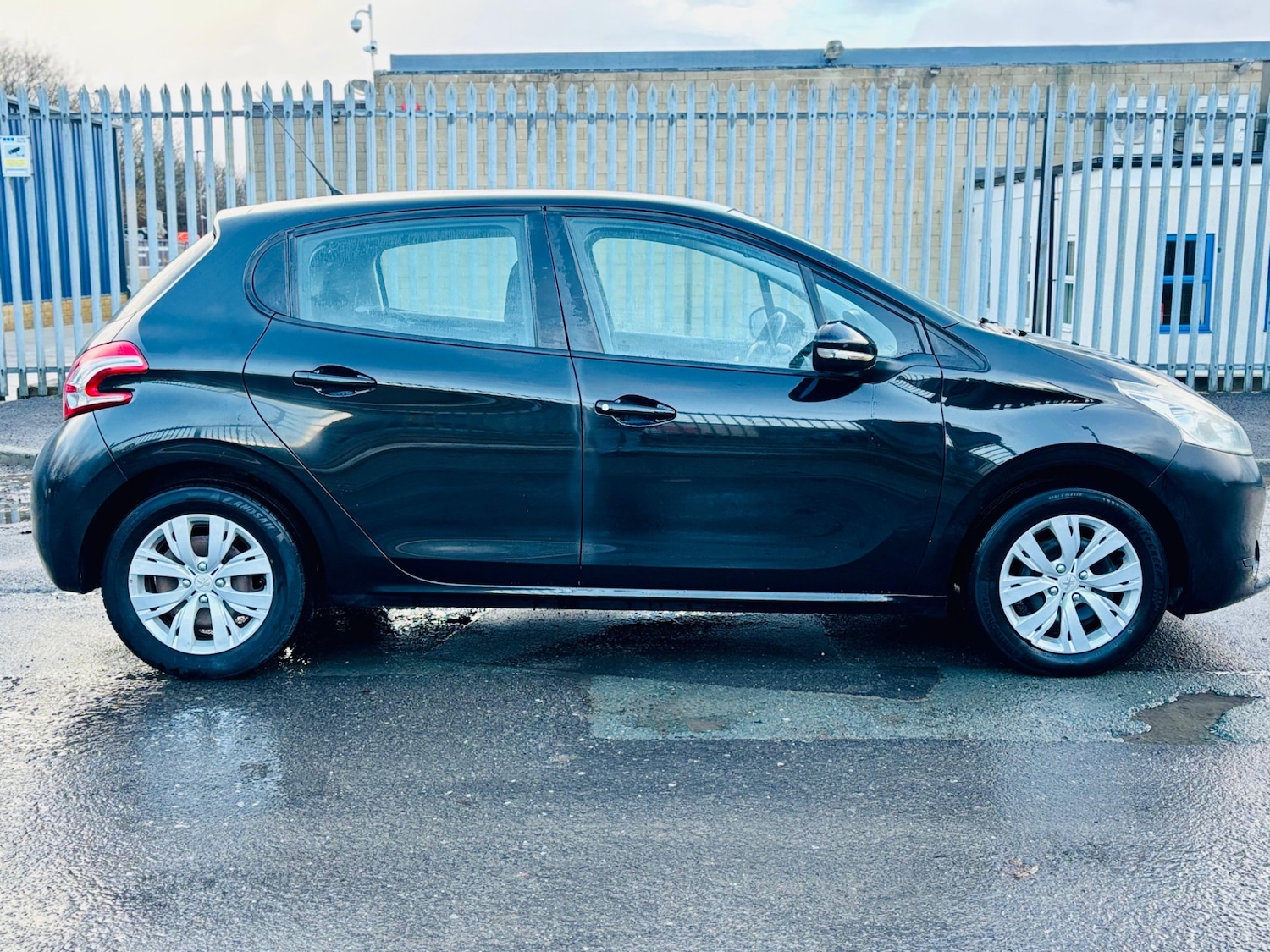 Used Peugeot 208 2014 for sale - 77125029: Photo 12