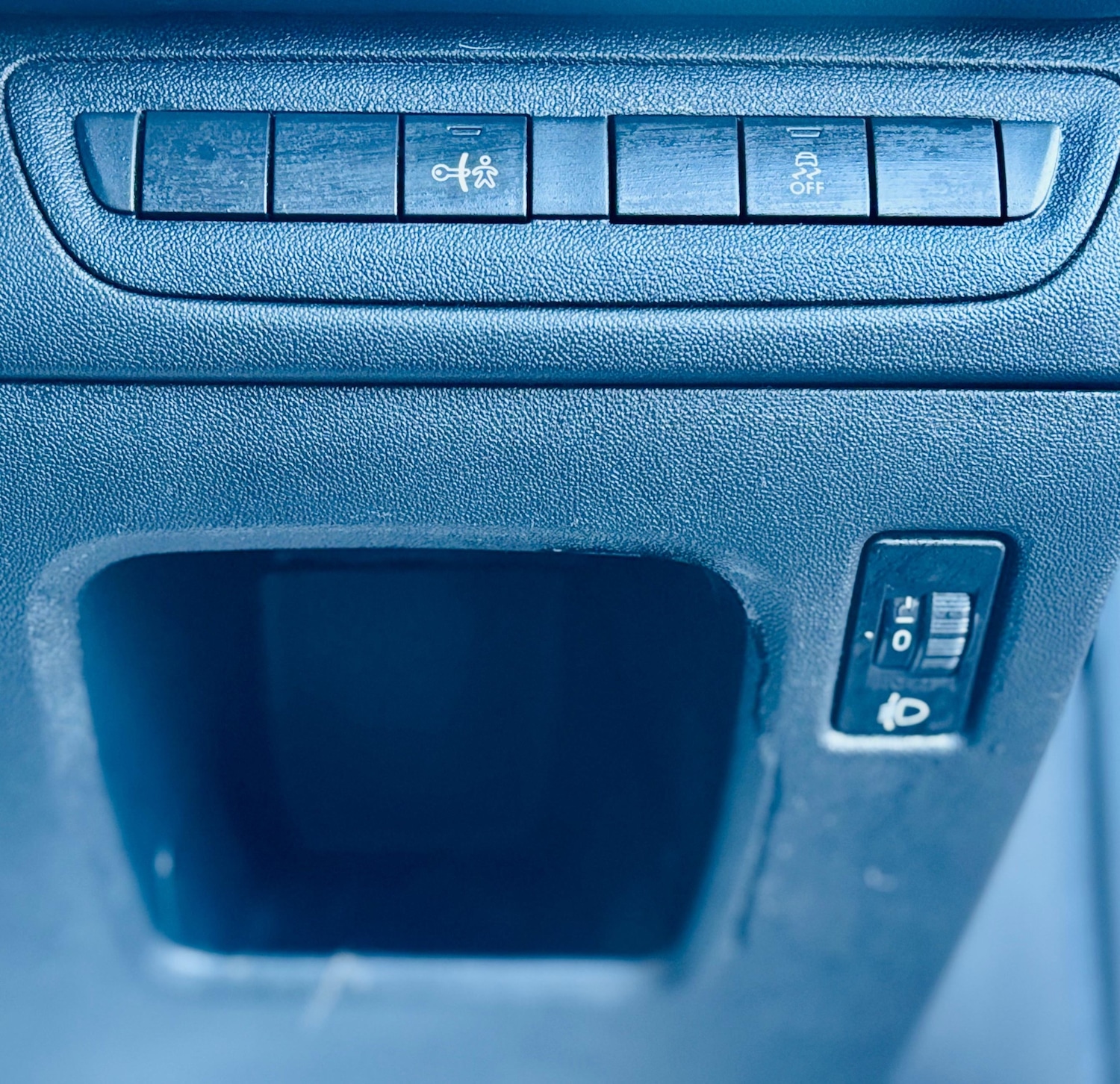 Used Peugeot 208 2014 for sale - 77125029: Photo 24