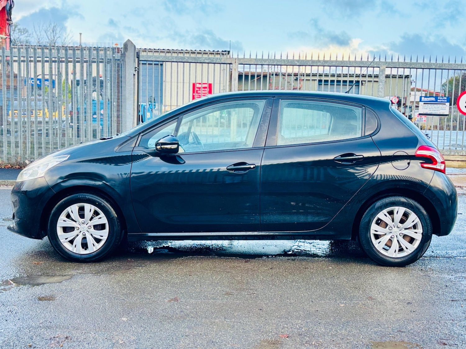 Used Peugeot 208 2014 for sale - 77125029: Photo 41