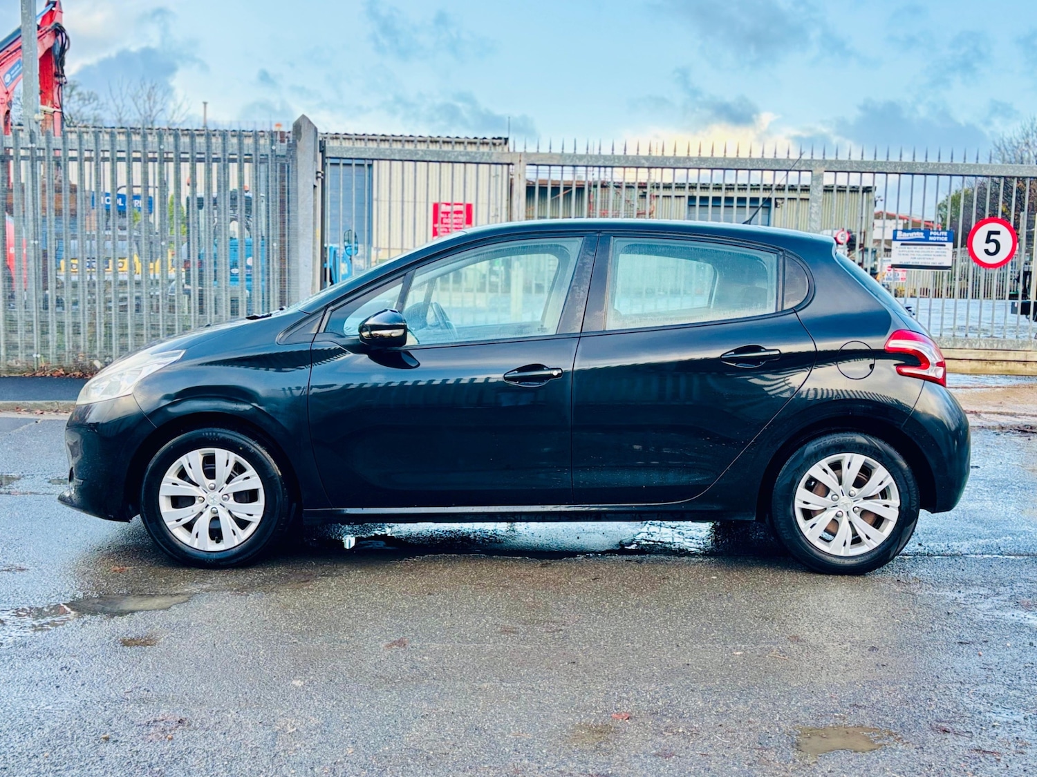 Used Peugeot 208 2014 for sale - 77125029: Photo 7