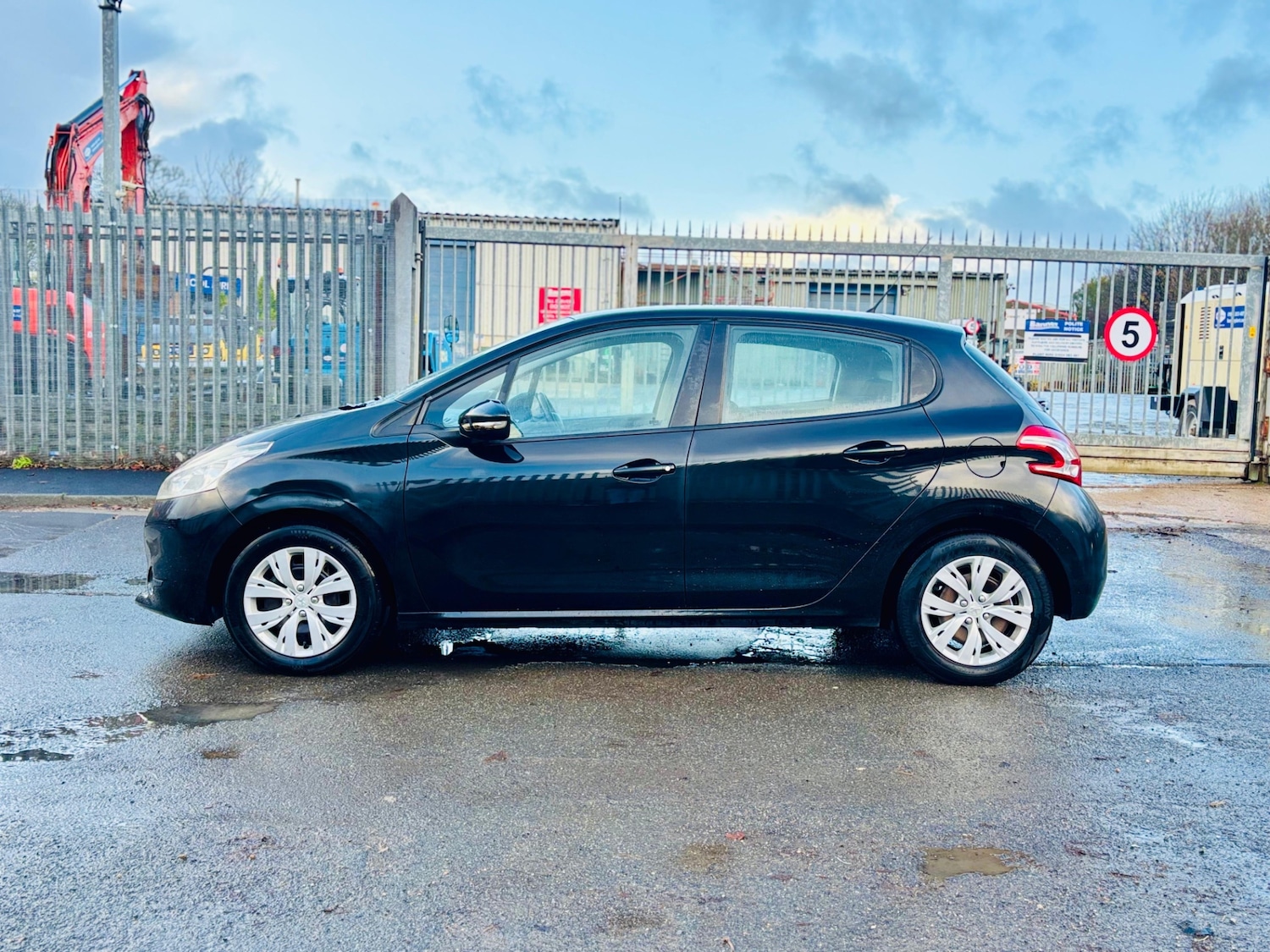 Used Peugeot 208 2014 for sale - 77125029: Photo 8