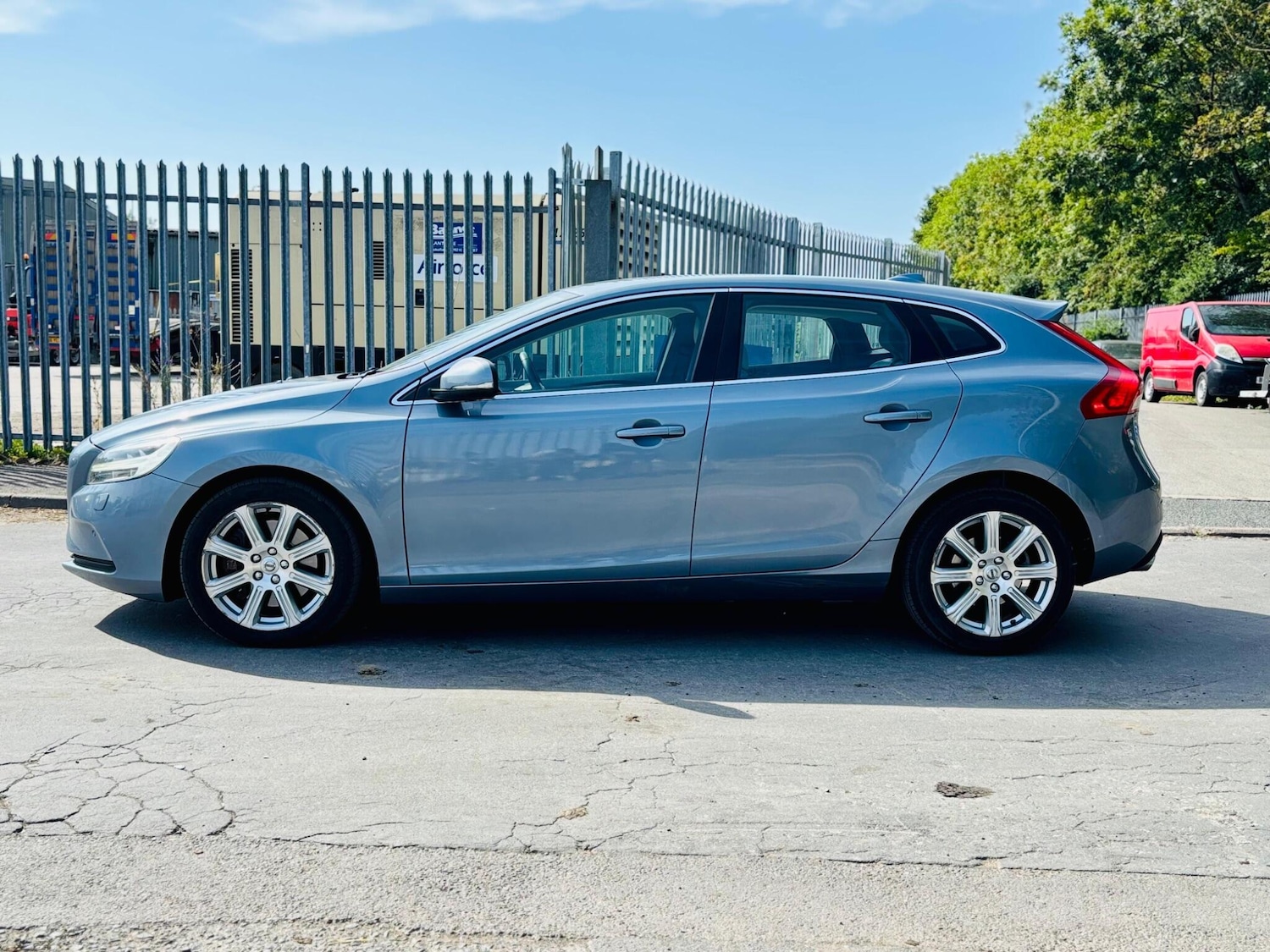 Used Volvo V40 2019 for sale - 76359871: Photo 15