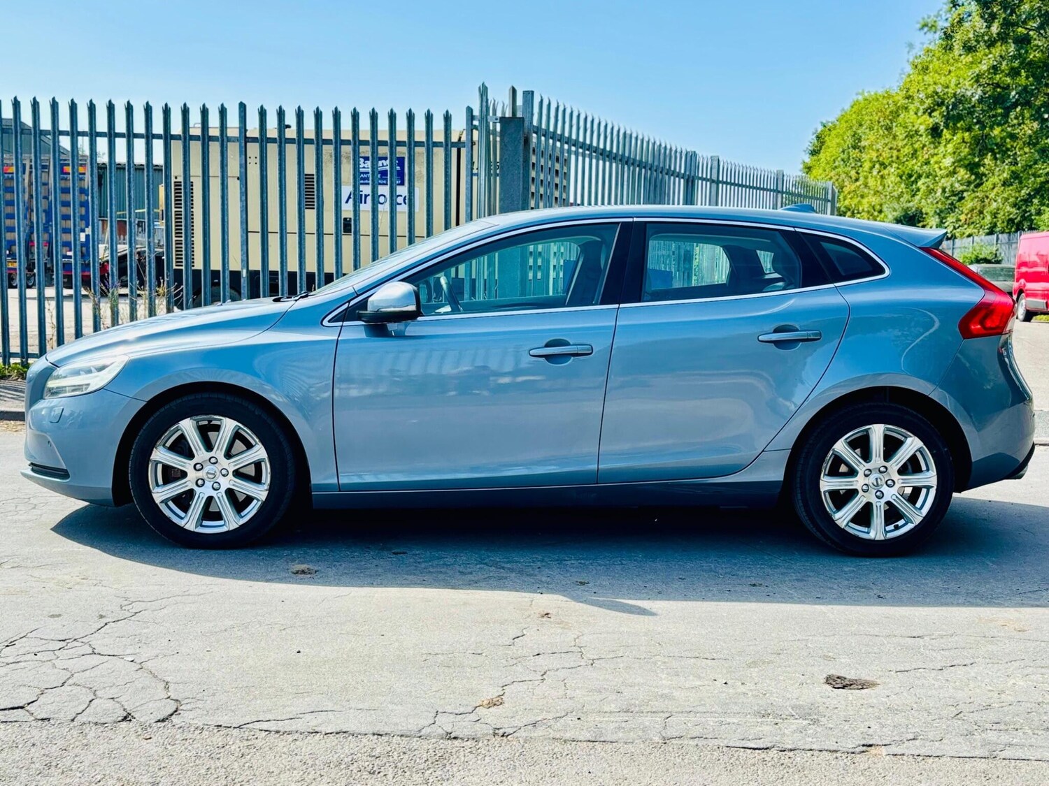 Used Volvo V40 2019 for sale - 76359871: Photo 17