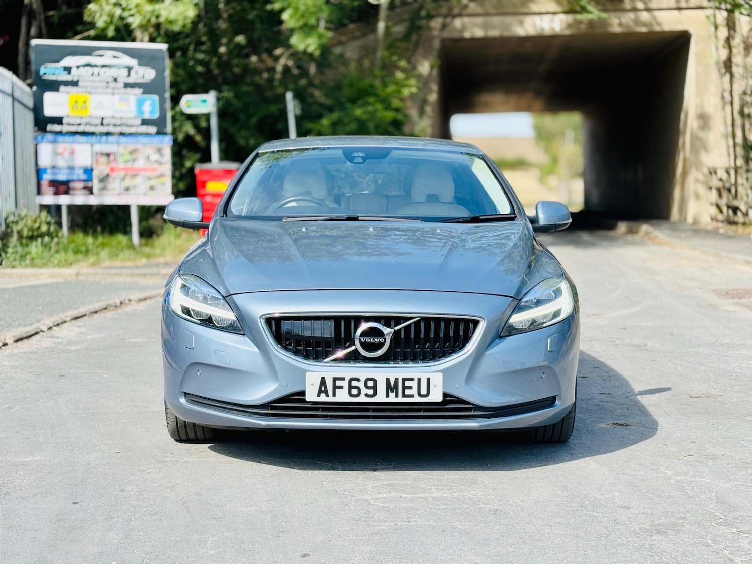 Used Volvo V40 2019 for sale - 76359871: Photo 2