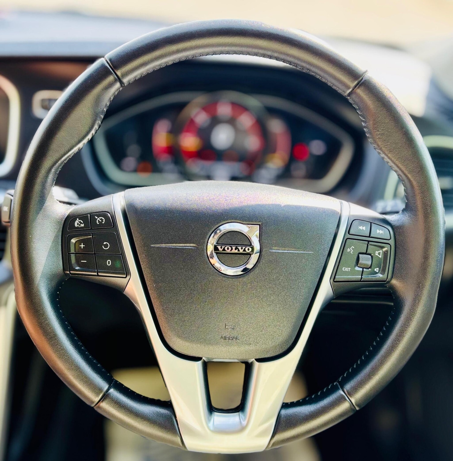 Used Volvo V40 2019 for sale - 76359871: Photo 35