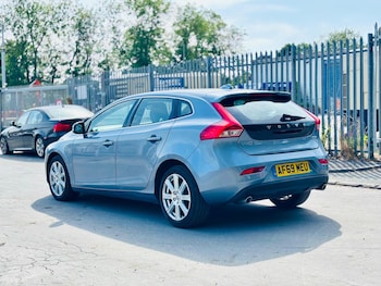 Used Volvo V40 2019 for sale - 76359871: Photo