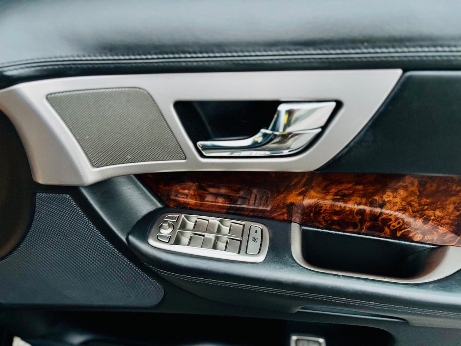 Used Jaguar XF 2010 for sale - 76613537: Photo 28