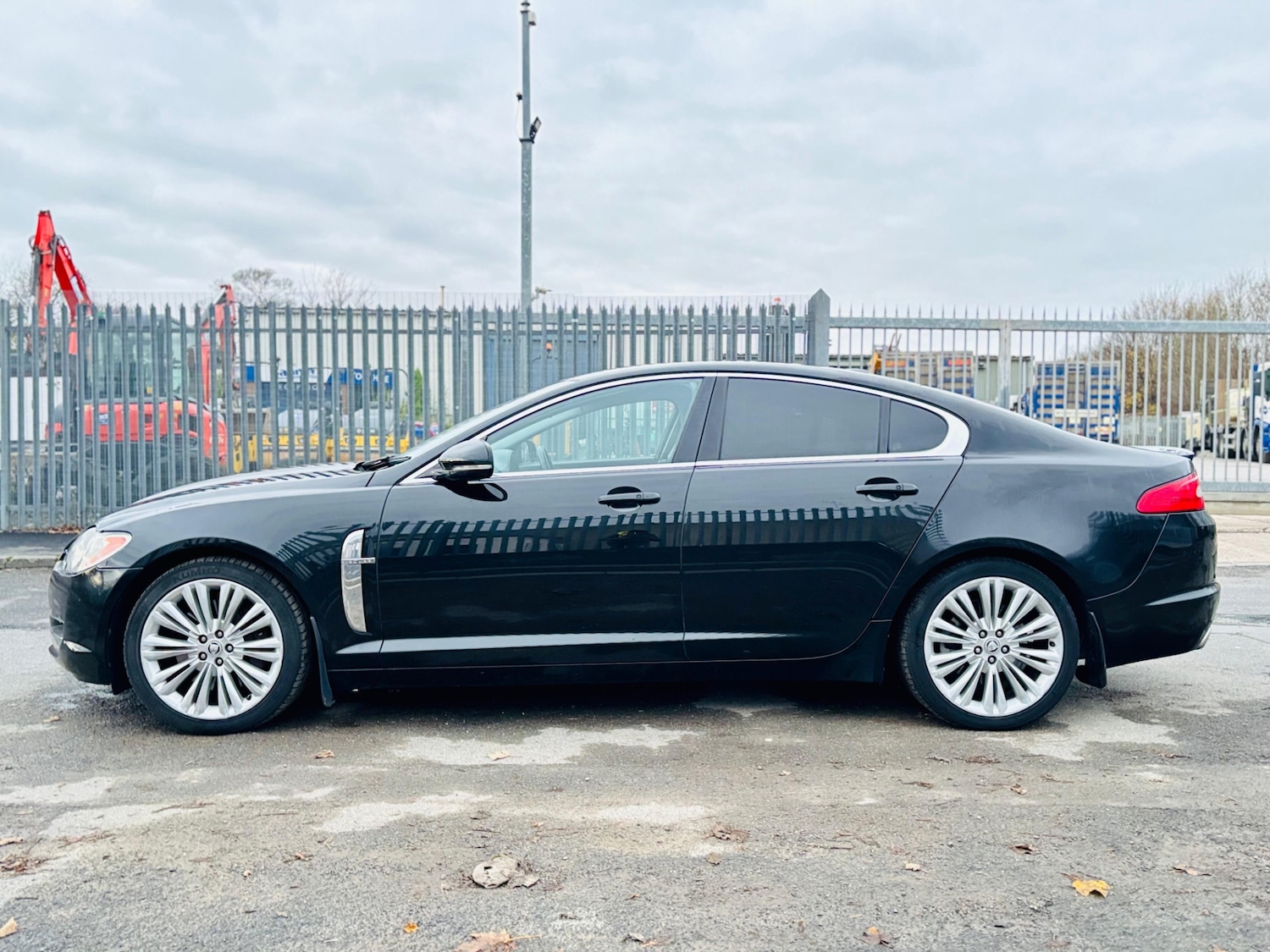 Used Jaguar XF 2010 for sale - 76613537: Photo 4