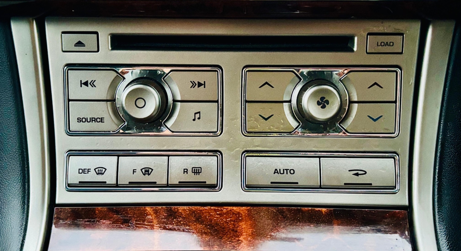 Used Jaguar XF 2010 for sale - 76613537: Photo 40