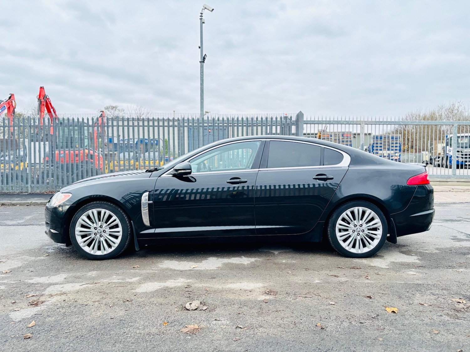 Used Jaguar XF 2010 for sale - 76613537: Photo 5