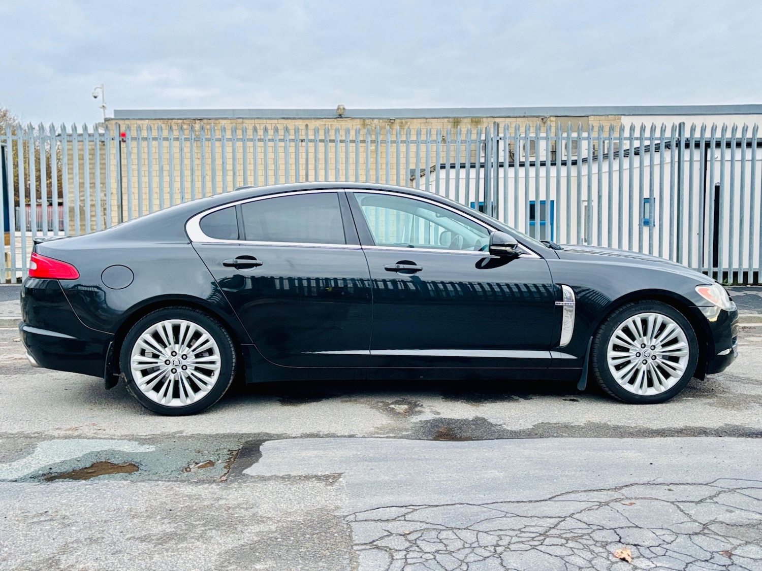 Used Jaguar XF 2010 for sale - 76613537: Photo 6