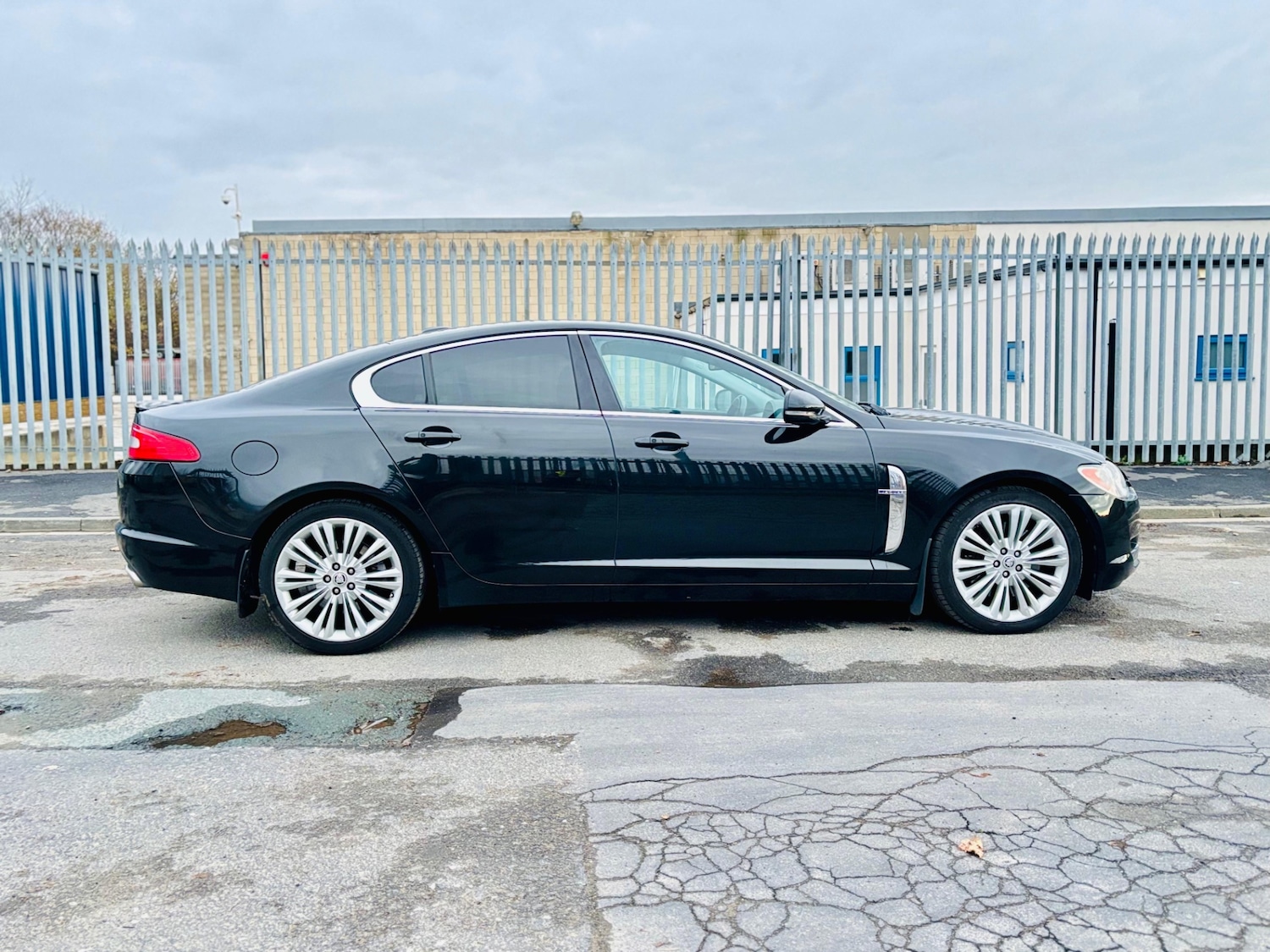 Used Jaguar XF 2010 for sale - 76613537: Photo 7