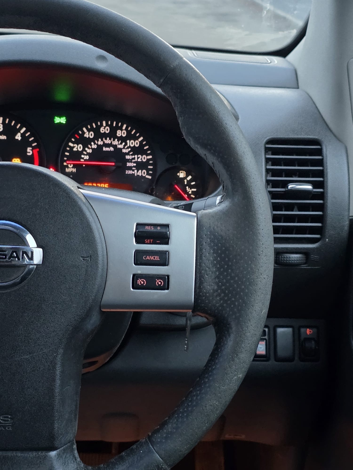 Used Nissan Navara 2011 for sale - 77028323: Photo 32