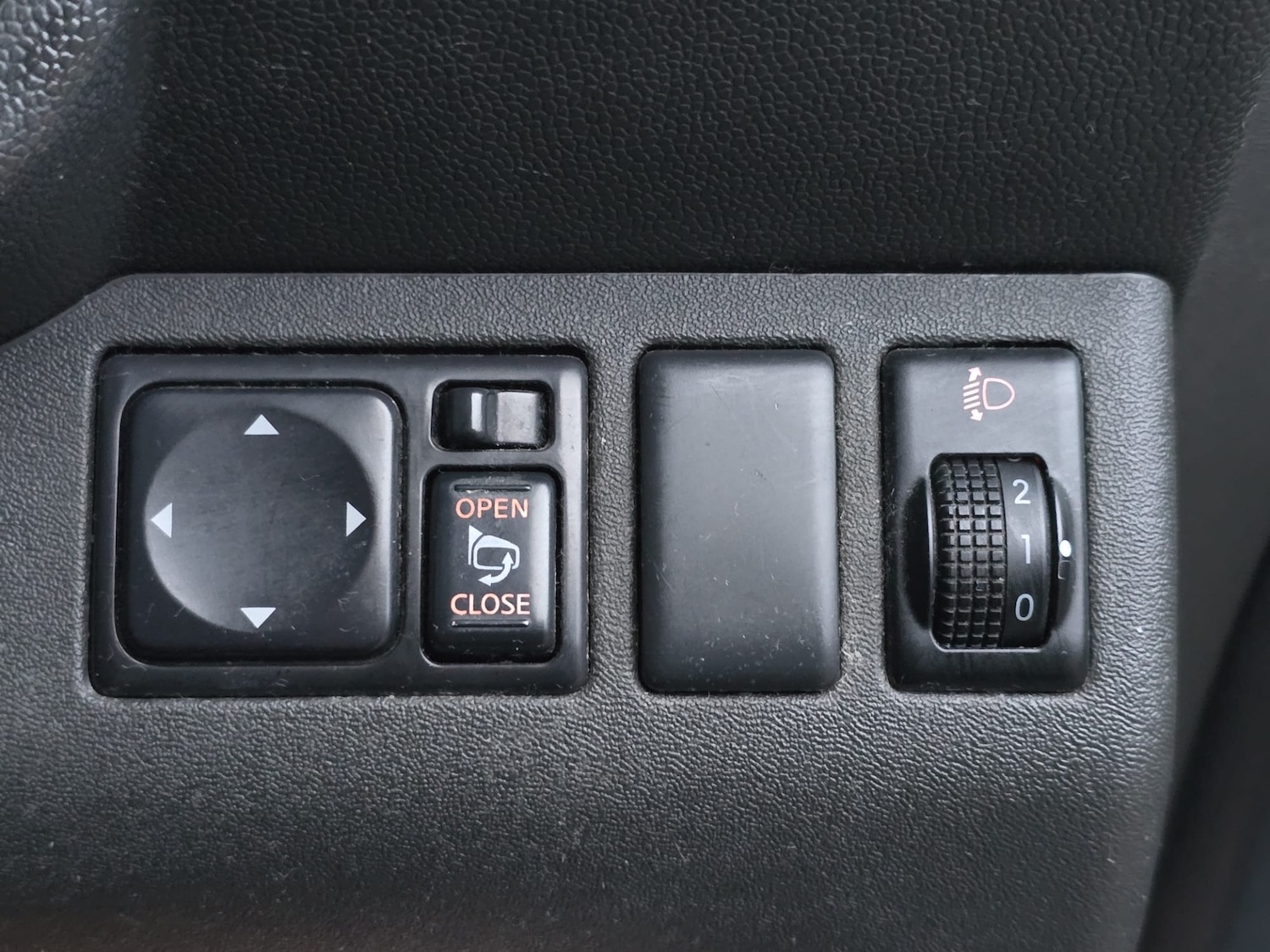 Used Nissan Navara 2011 for sale - 77028323: Photo 36