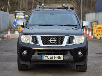 Used Nissan Navara 2011 for sale - 77028323: Photo