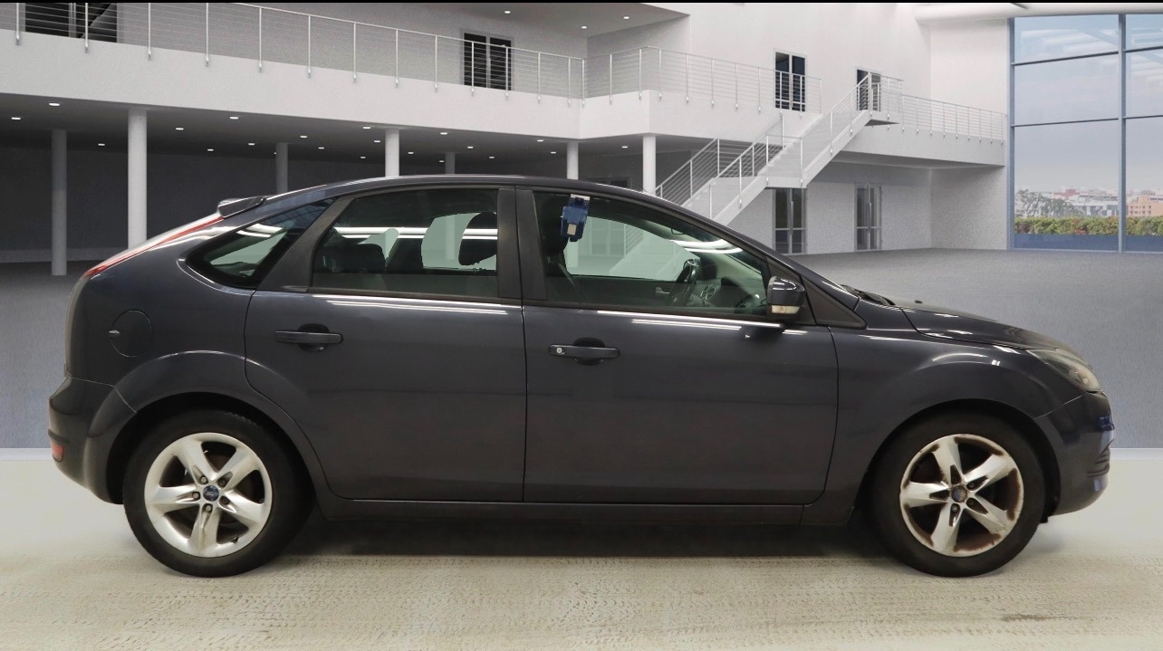 Used Ford Focus 2009 for sale - 77786409: Photo 2