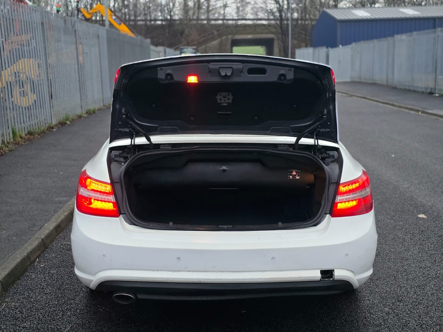 Used Mercedes-Benz E Class 2012 for sale - 77350463: Photo 26