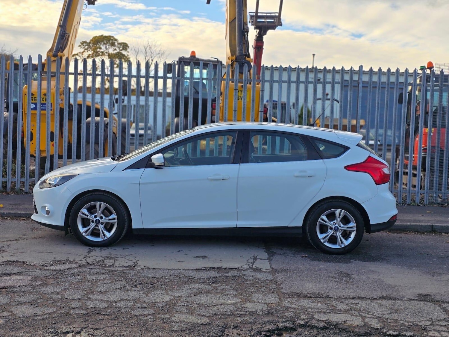 Used Ford Focus 2012 for sale - 76388076: Photo 11