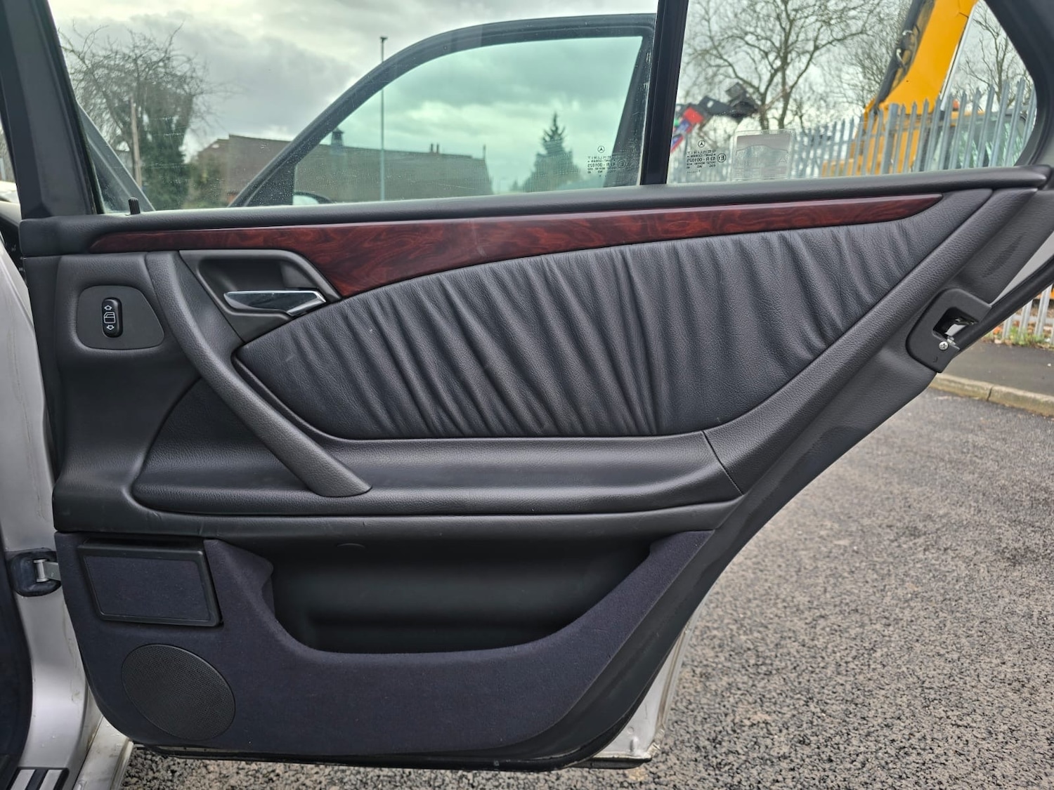 Used Mercedes-Benz E Class 2003 for sale - 77631395: Photo 18