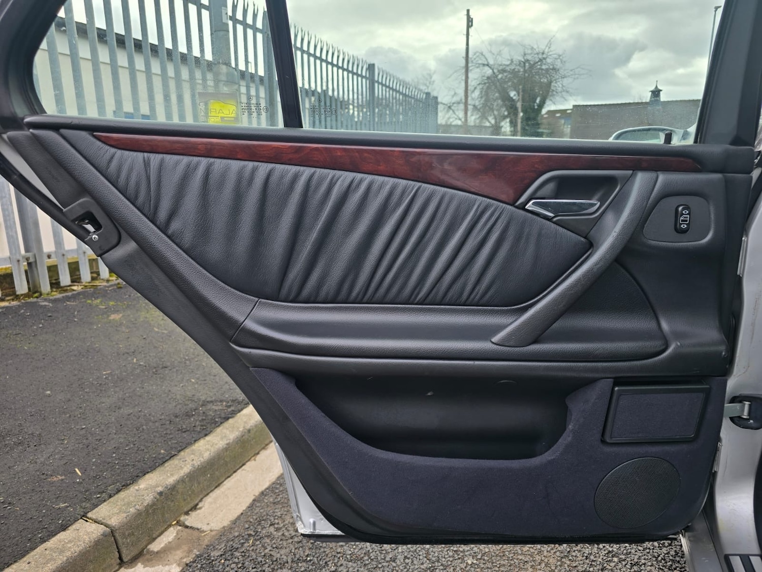 Used Mercedes-Benz E Class 2003 for sale - 77631395: Photo 19