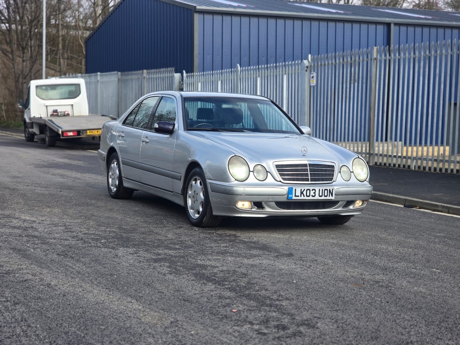 Used Mercedes-Benz E Class 2003 for sale - 77631395: Photo 2